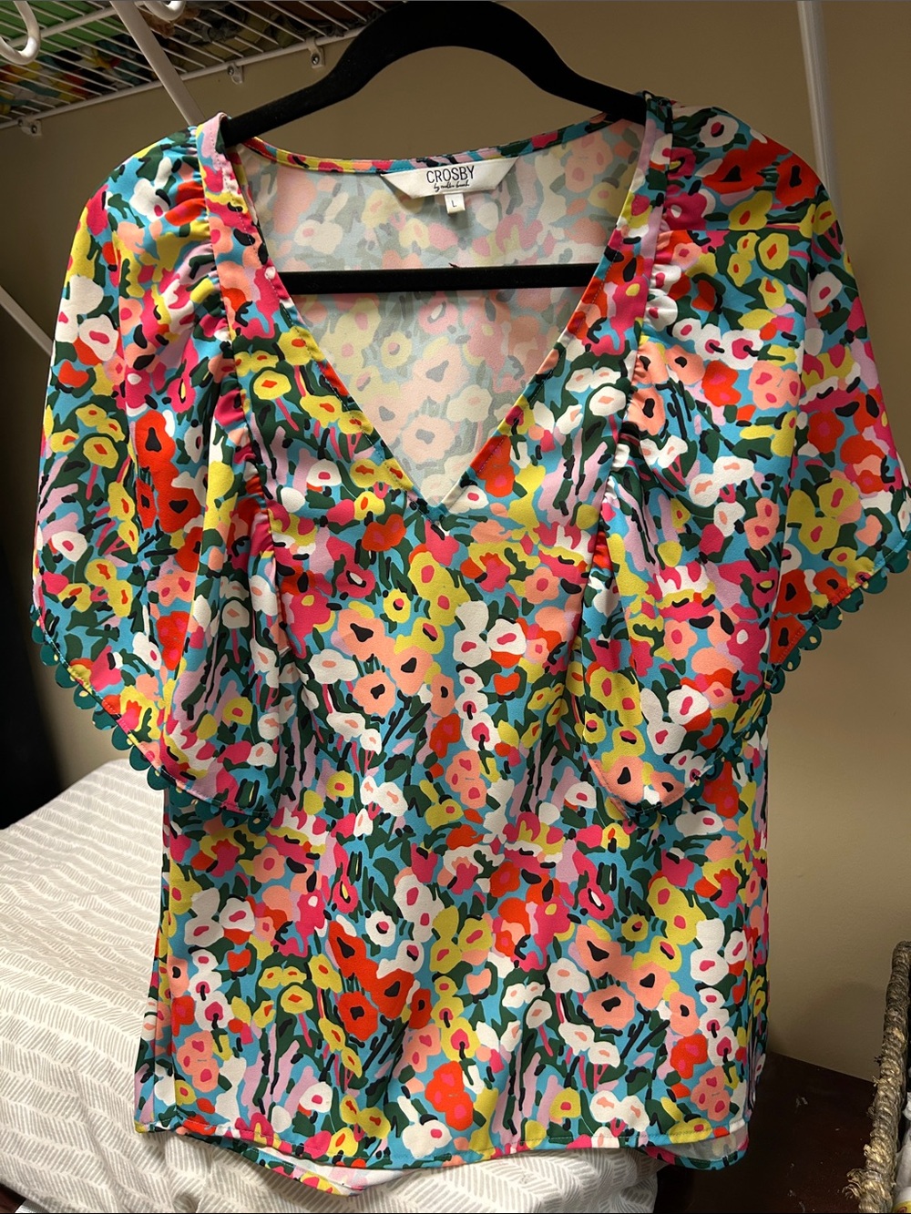CROSBY by Mollie Burch Bright Floral V-Neck Puff Sleeve Blouse